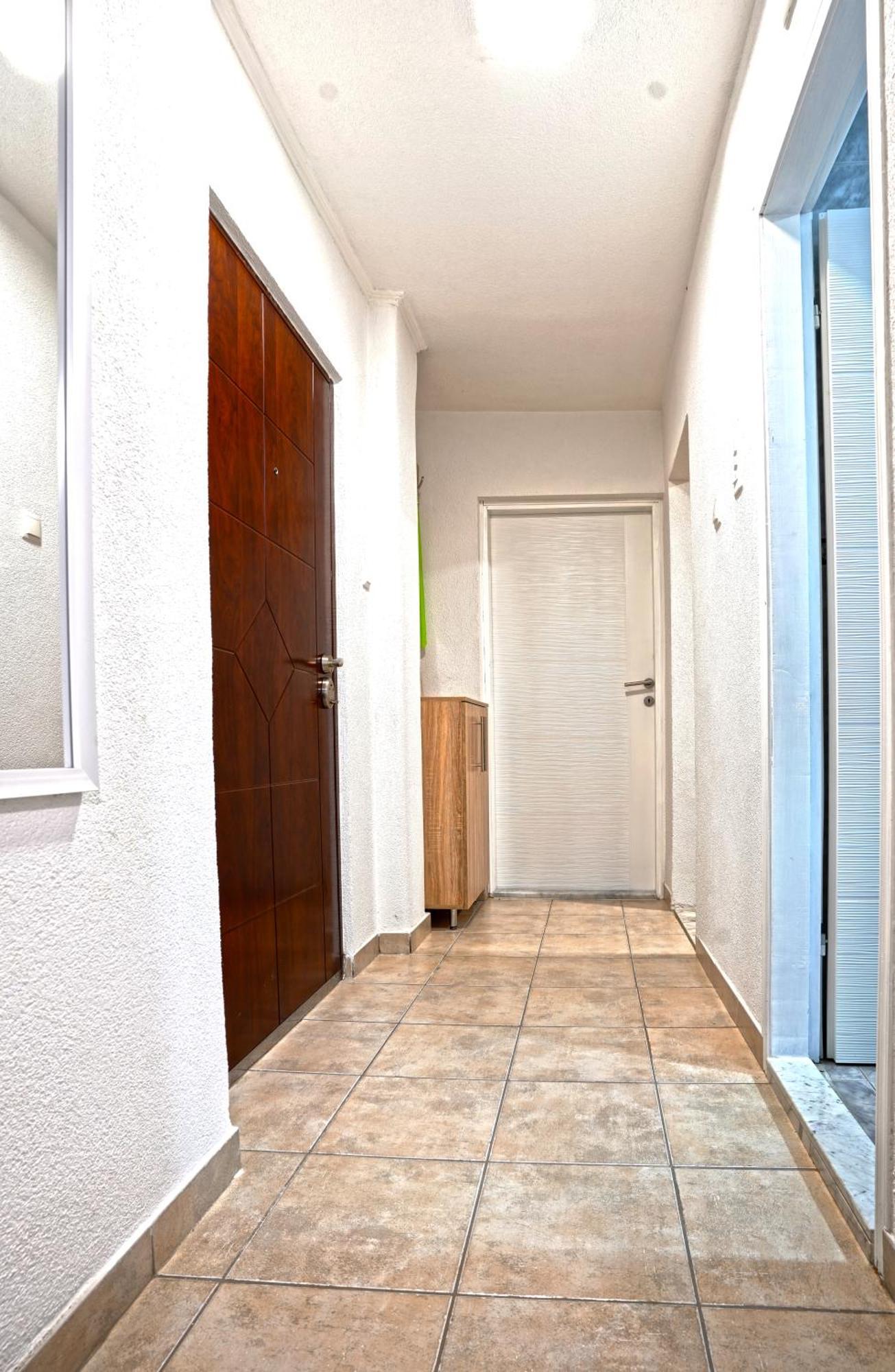 Like Apartment *